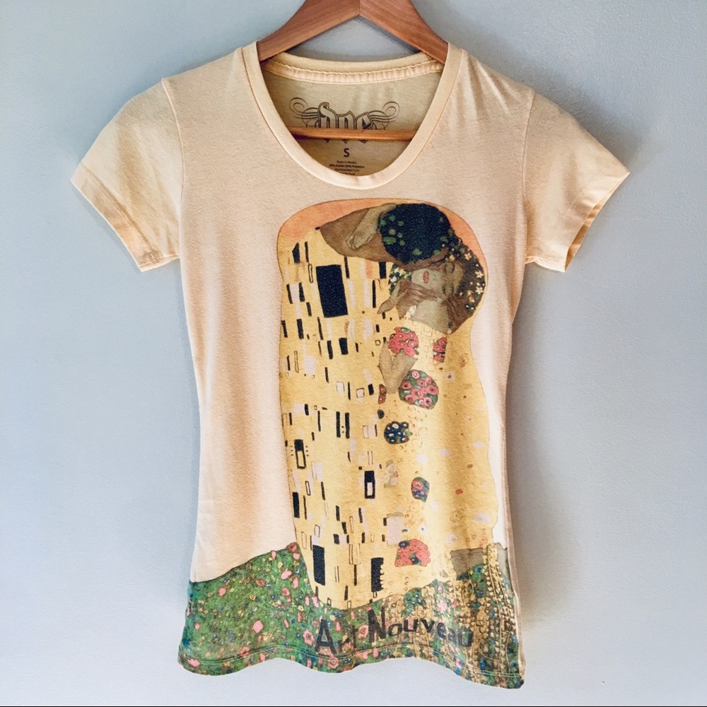 🎨 Doe for Delia’s Art Nouveau Graphic Tee